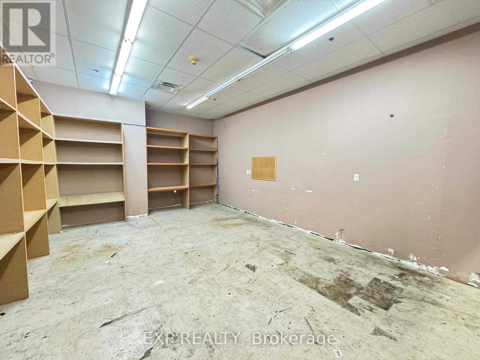 2 - 301 Oxford Street W Property Photo 10