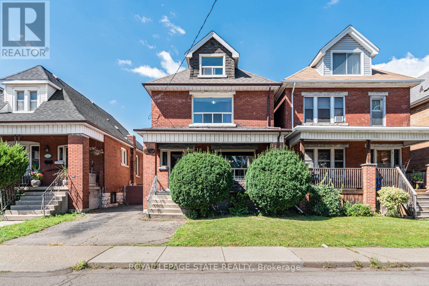 75 Kensington Avenue N Property Photo 2