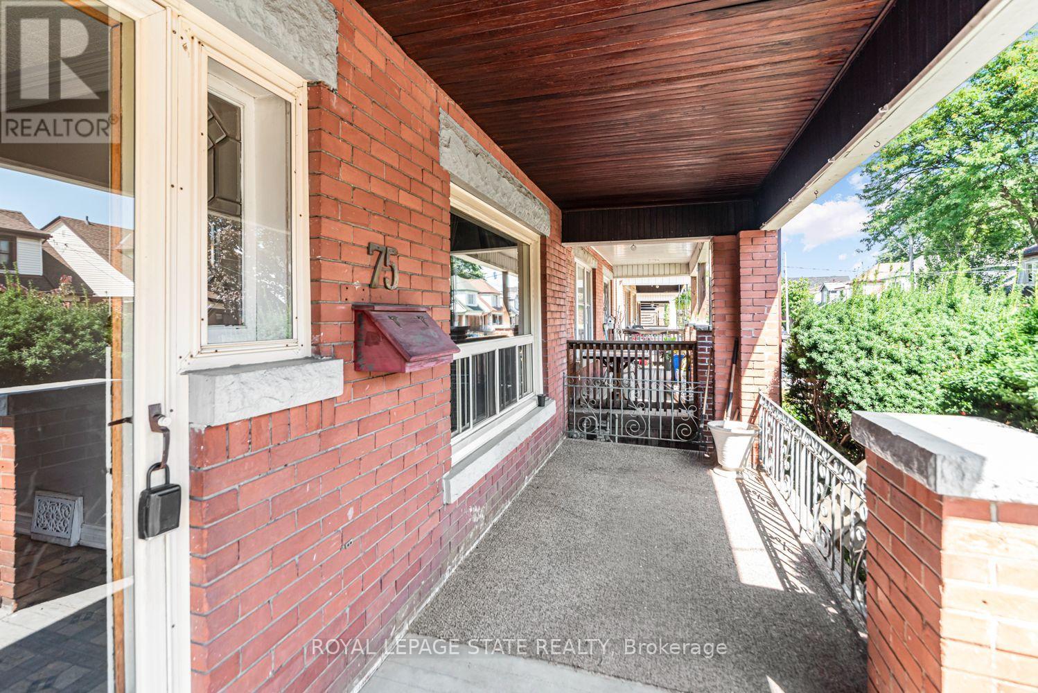 75 Kensington Avenue N Property Photo 5