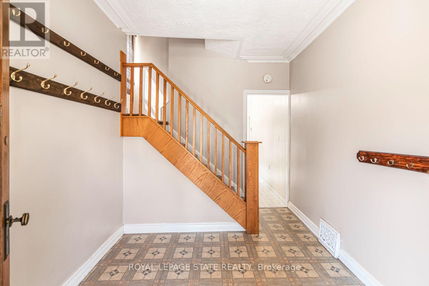75 Kensington Avenue N Property Photo 7
