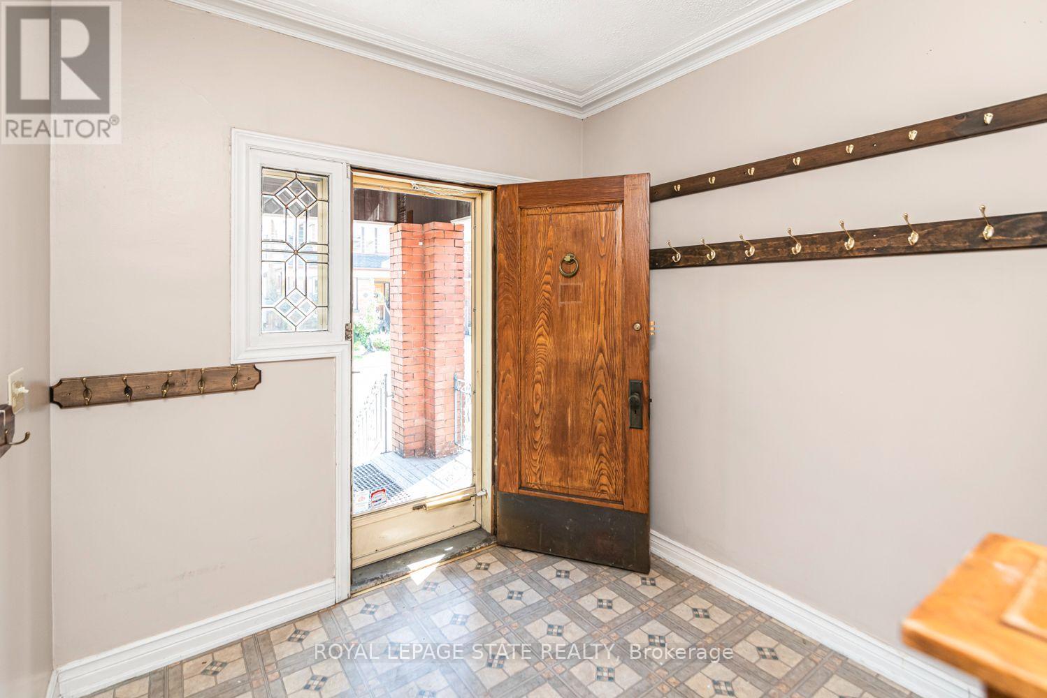 75 Kensington Avenue N Property Photo 8