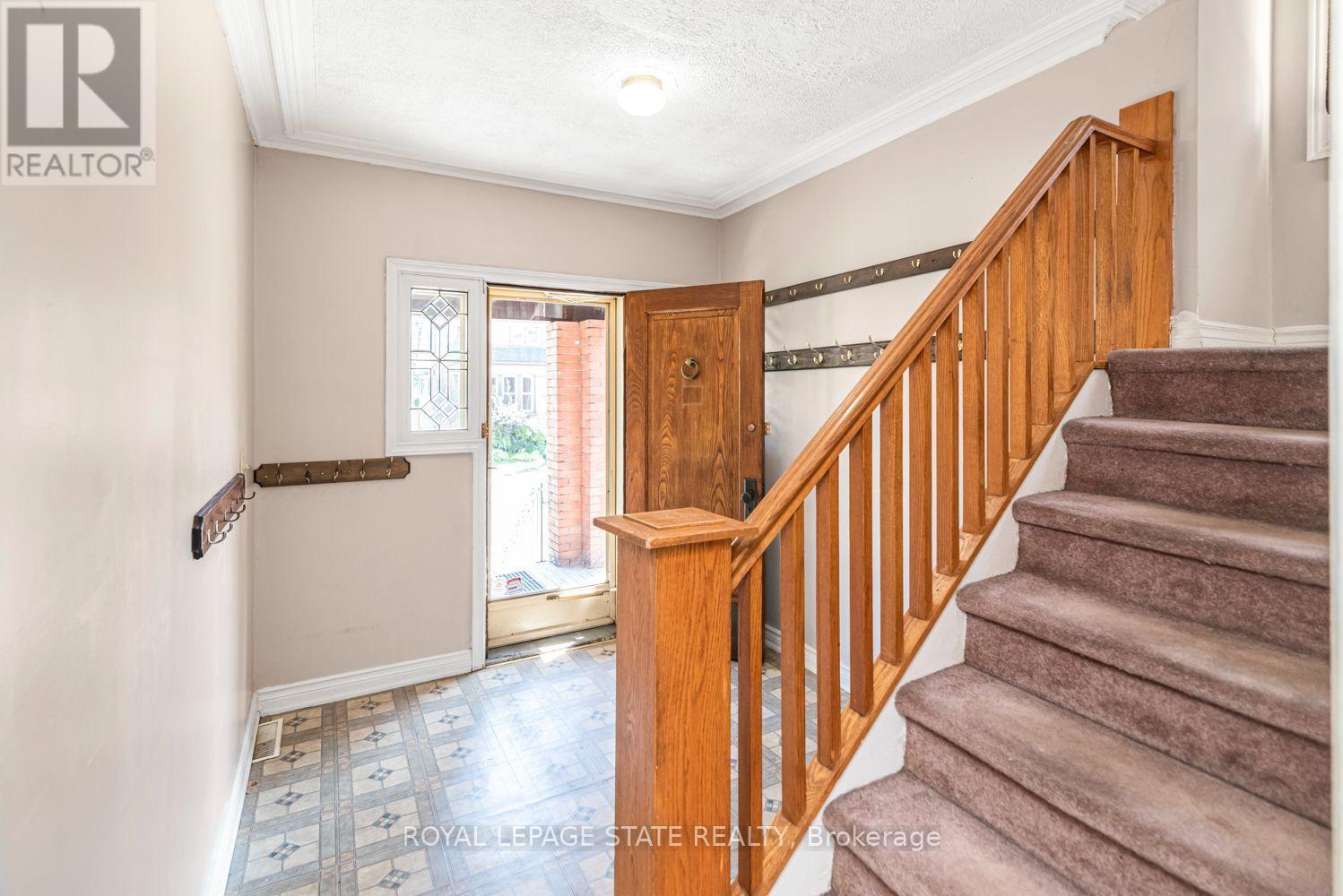 75 Kensington Avenue N Property Photo 9