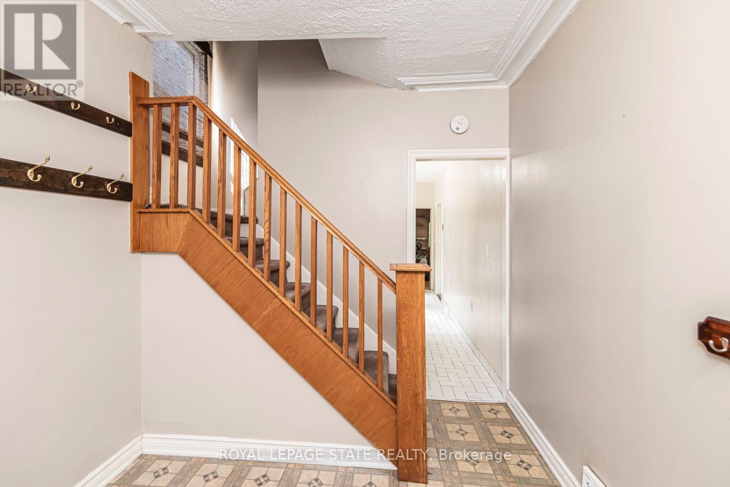75 Kensington Avenue N Property Photo 10