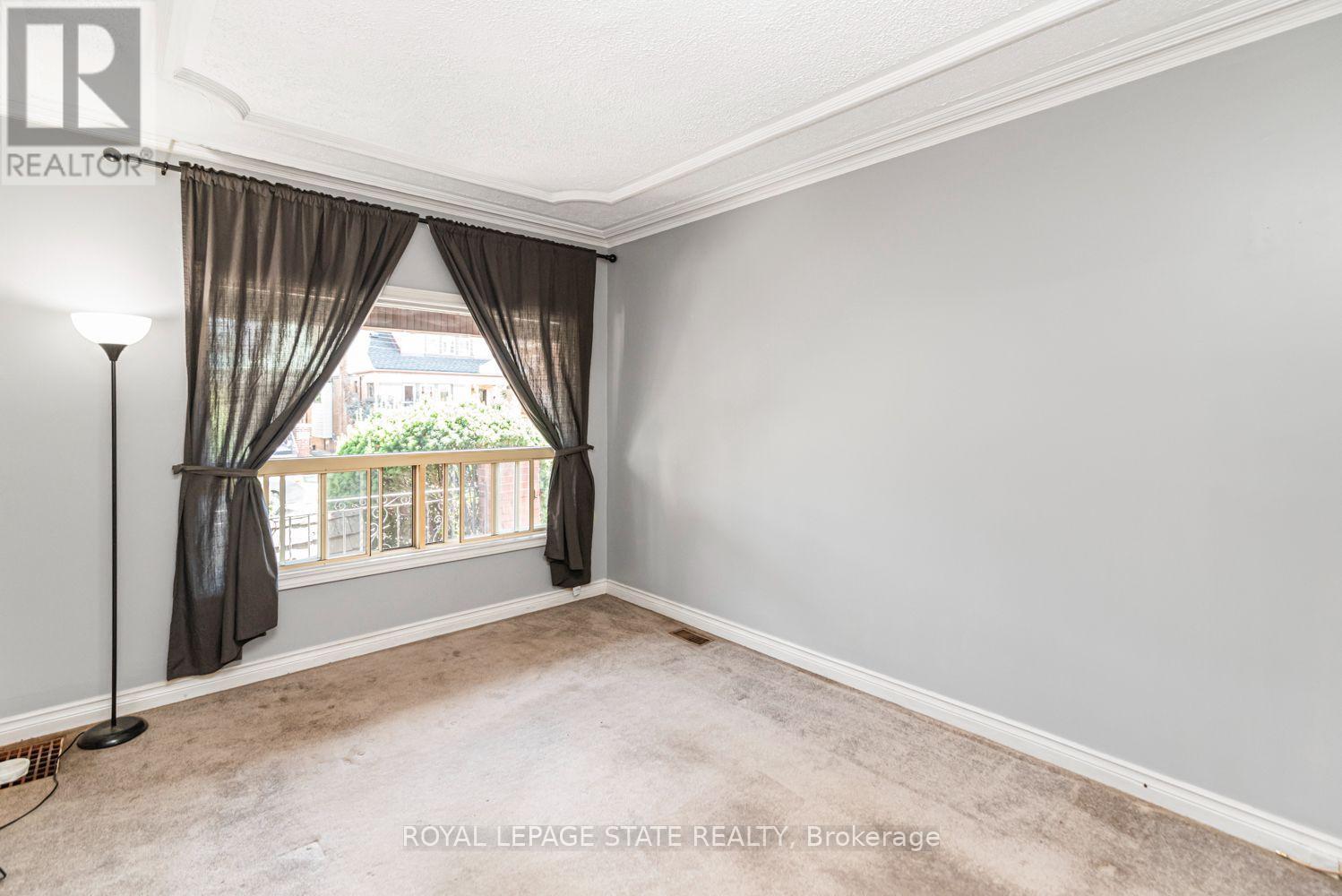 75 Kensington Avenue N Property Photo 12