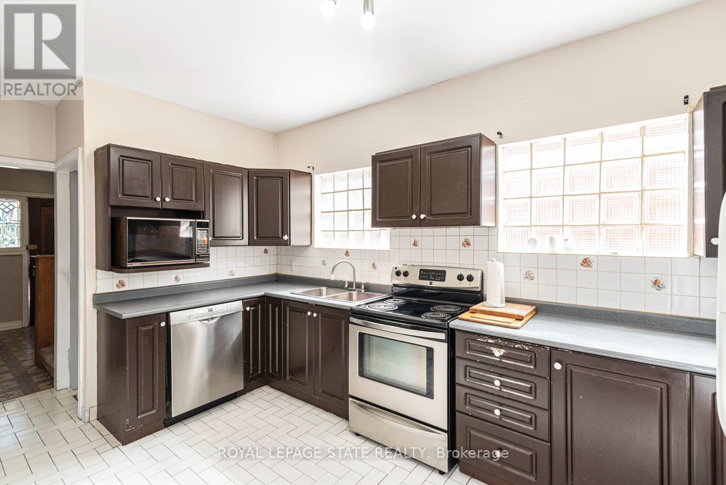 75 Kensington Avenue N Property Photo 17