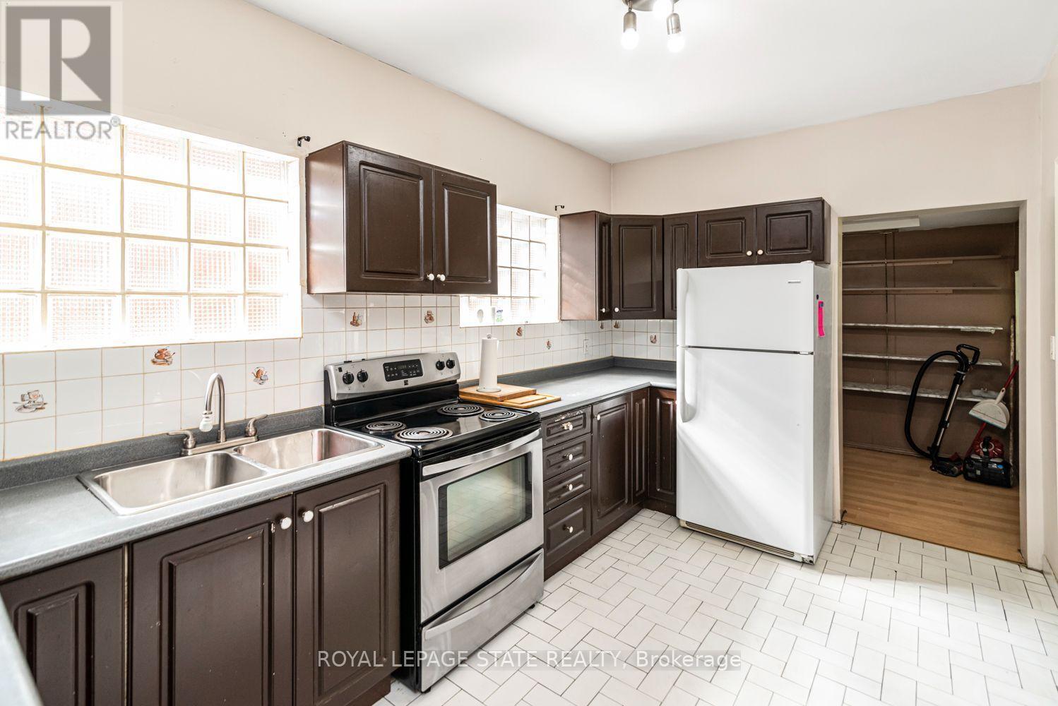 75 Kensington Avenue N Property Photo 21