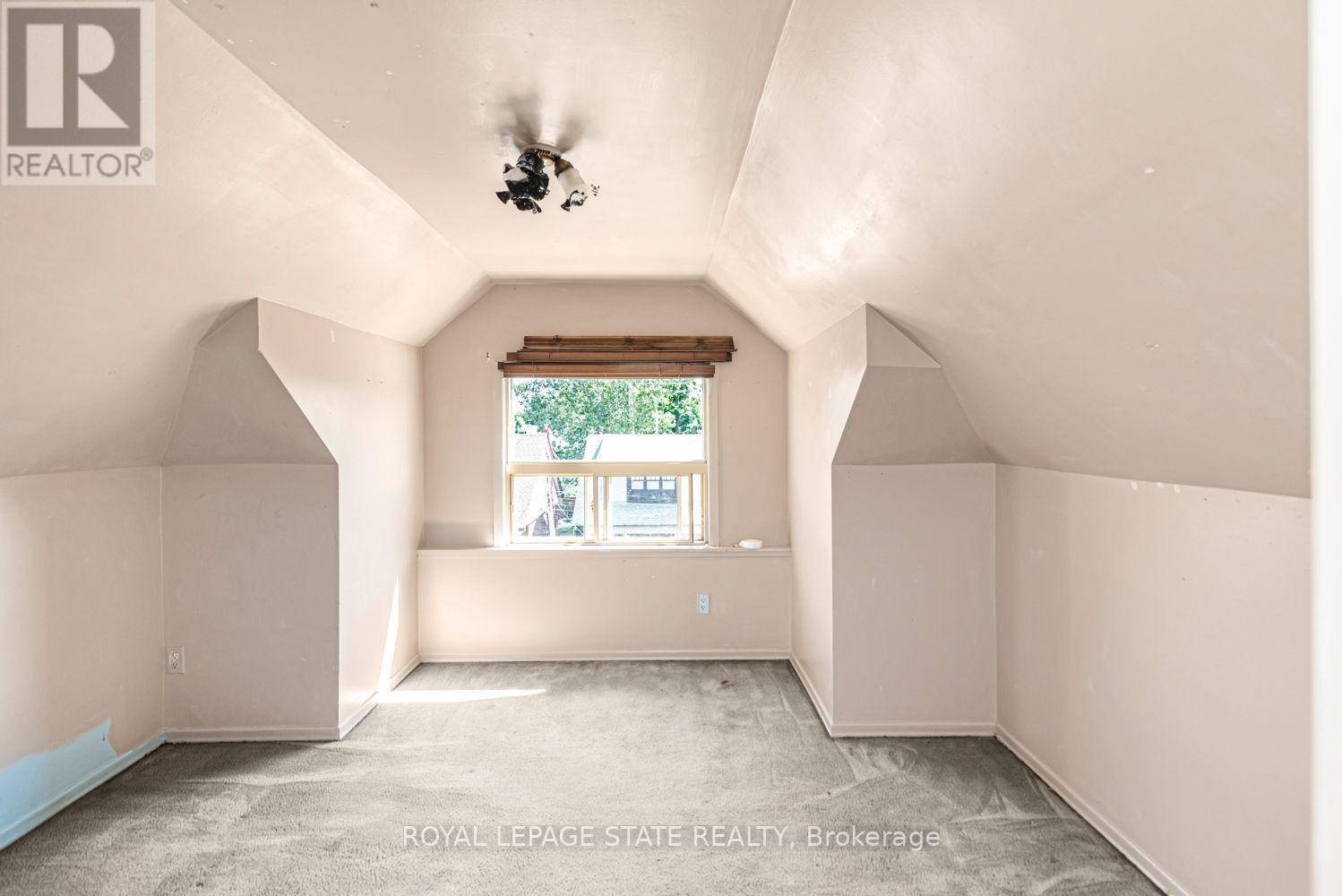 75 Kensington Avenue N Property Photo 30