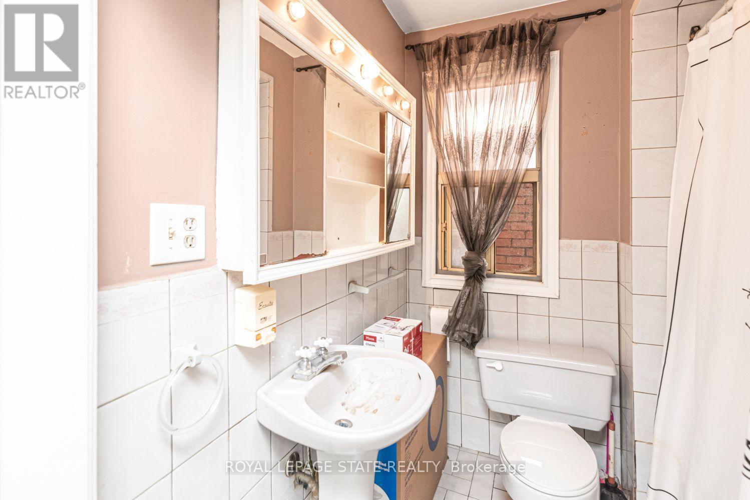 75 Kensington Avenue N Property Photo 37