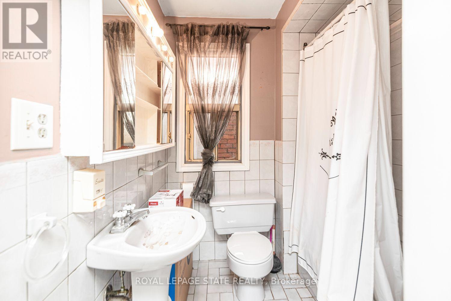 75 Kensington Avenue N Property Photo 38