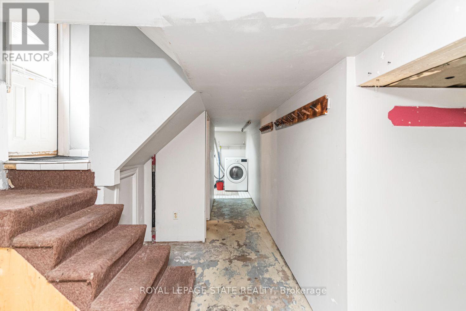 75 Kensington Avenue N Property Photo 39
