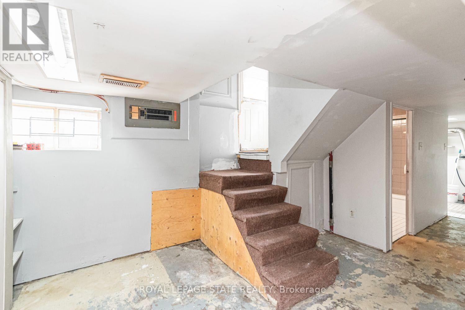 75 Kensington Avenue N Property Photo 40