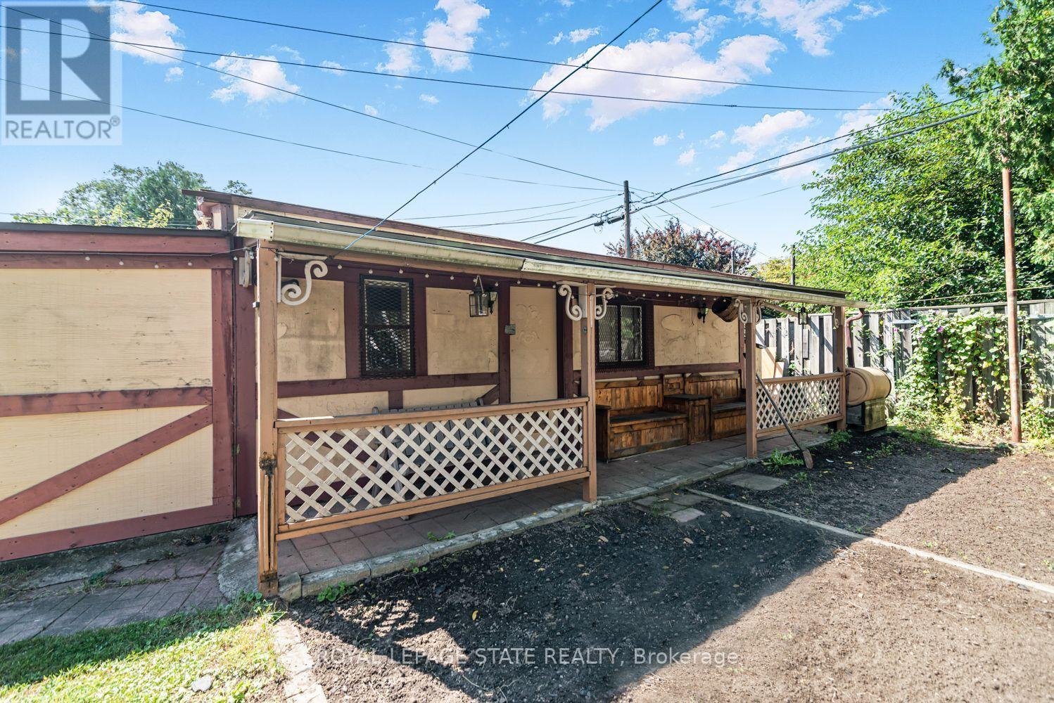 75 Kensington Avenue N Property Photo 48