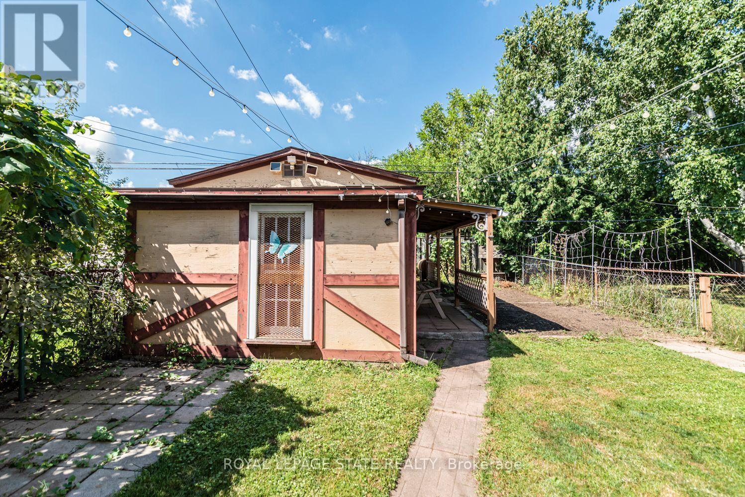 75 Kensington Avenue N Property Photo 49