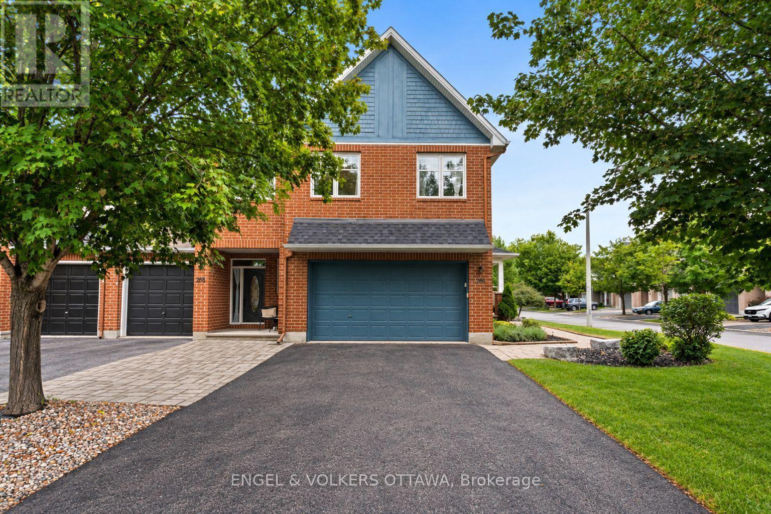 268 HORSESHOE CRESCENT