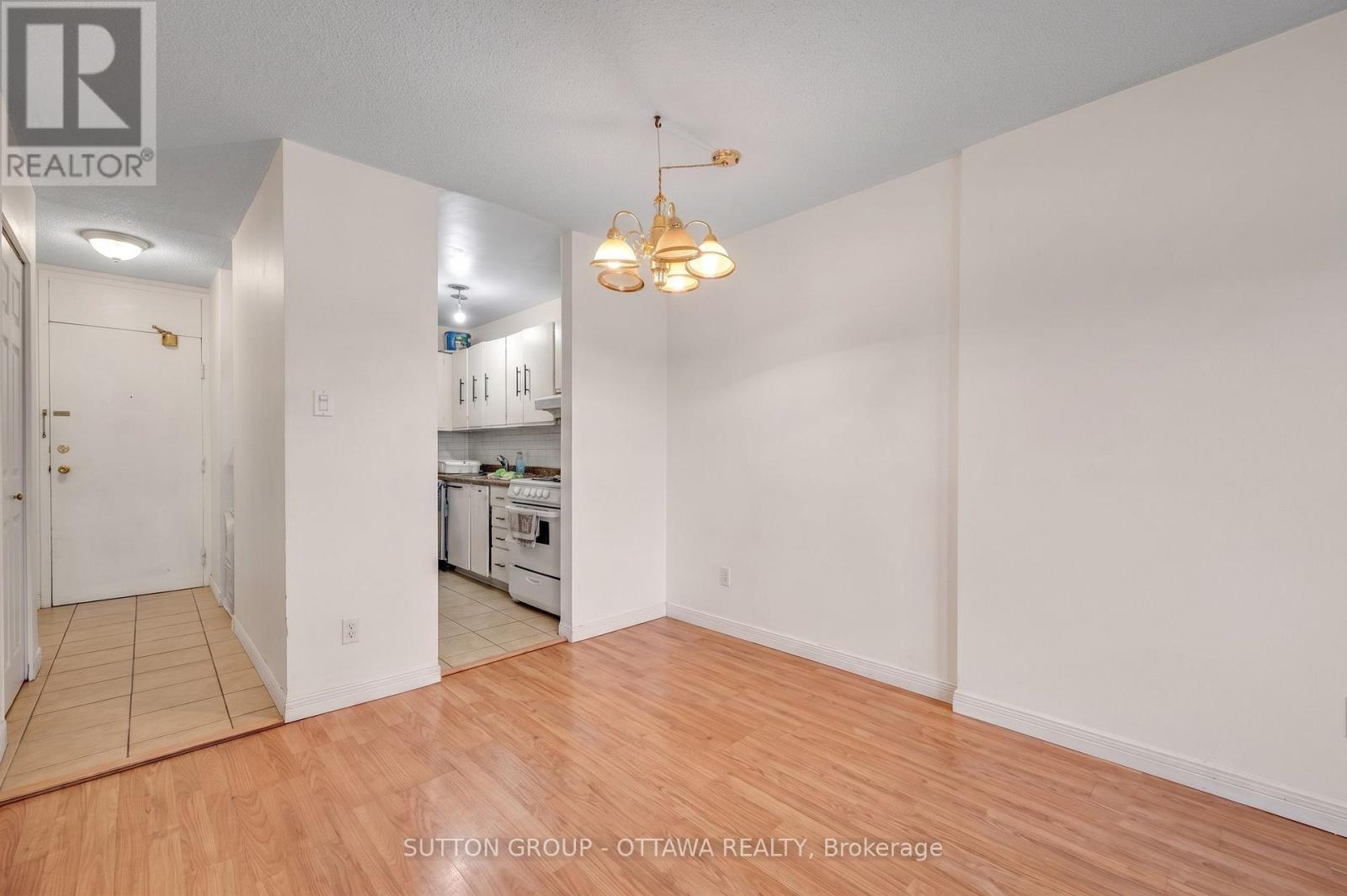 516 - 2000 Jasmine Crescent Property Photo 5
