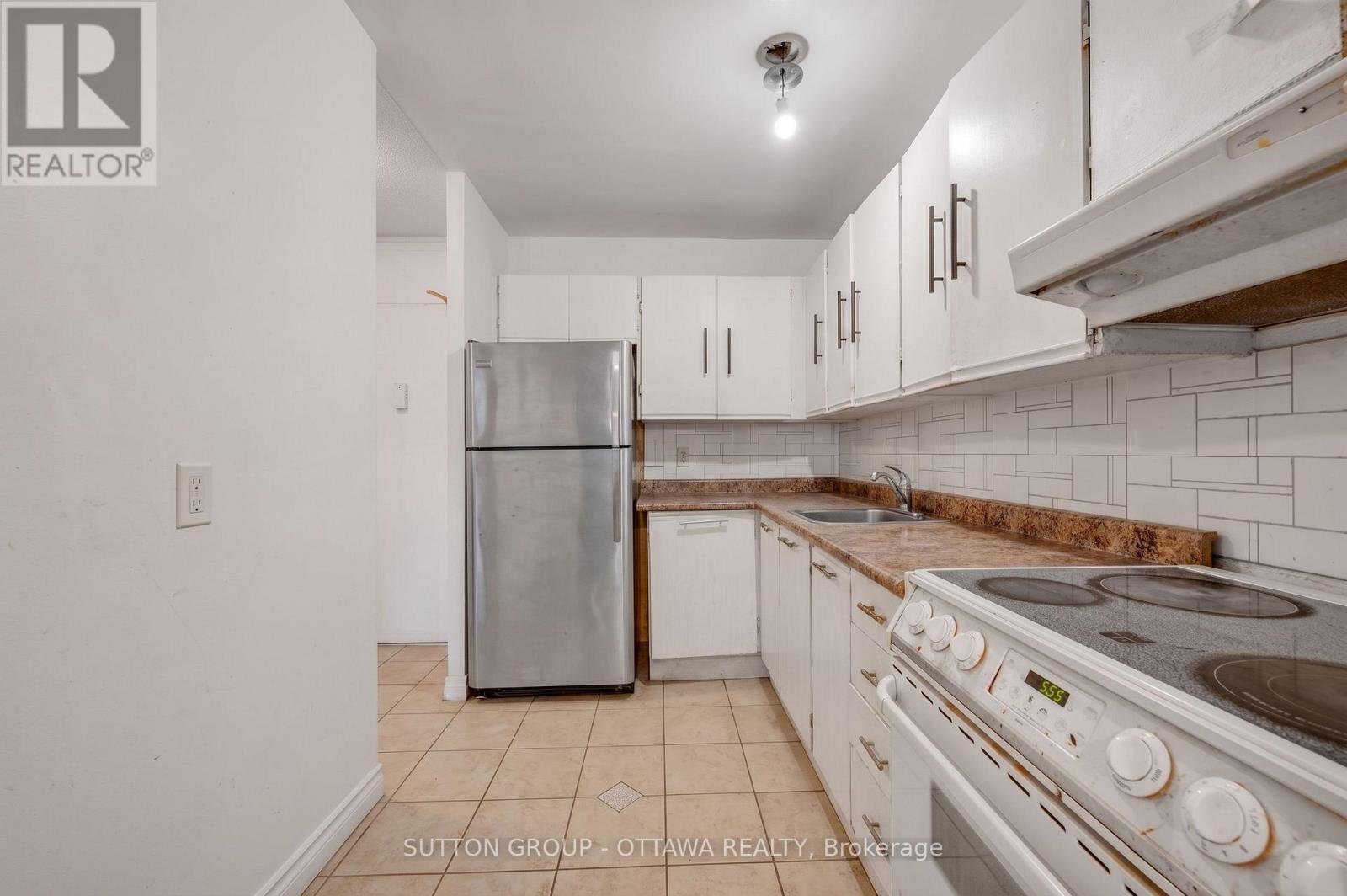 516 - 2000 Jasmine Crescent Property Photo 6