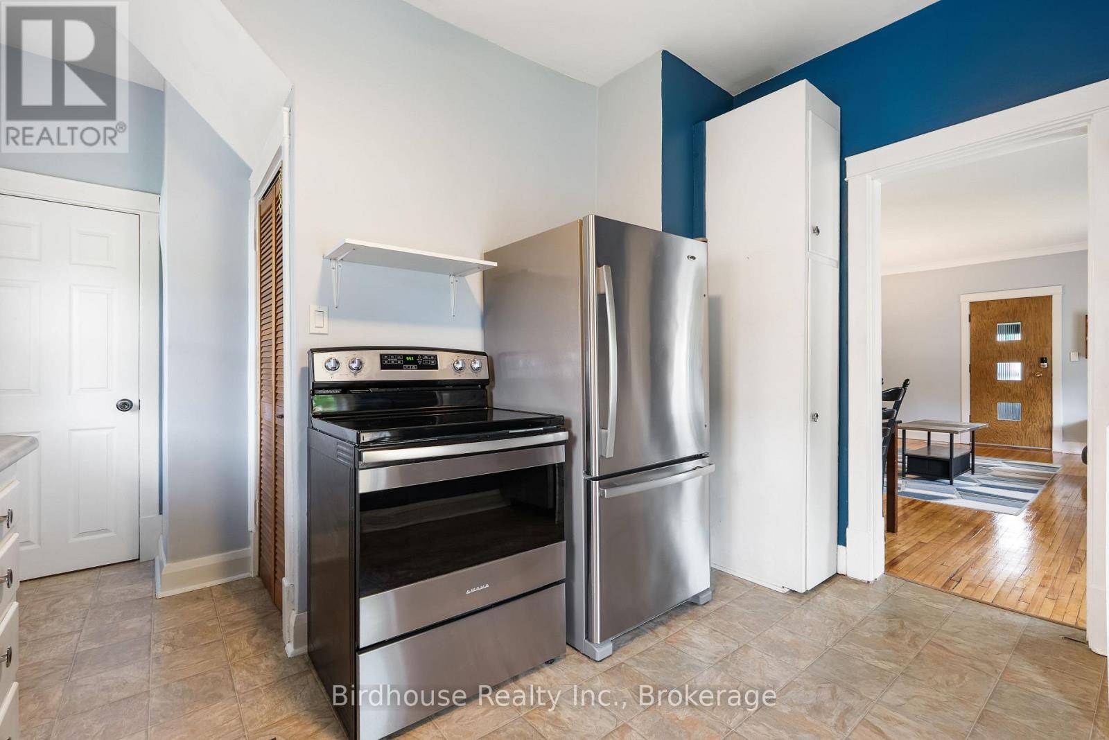 60 Wellington Street Property Photo 14
