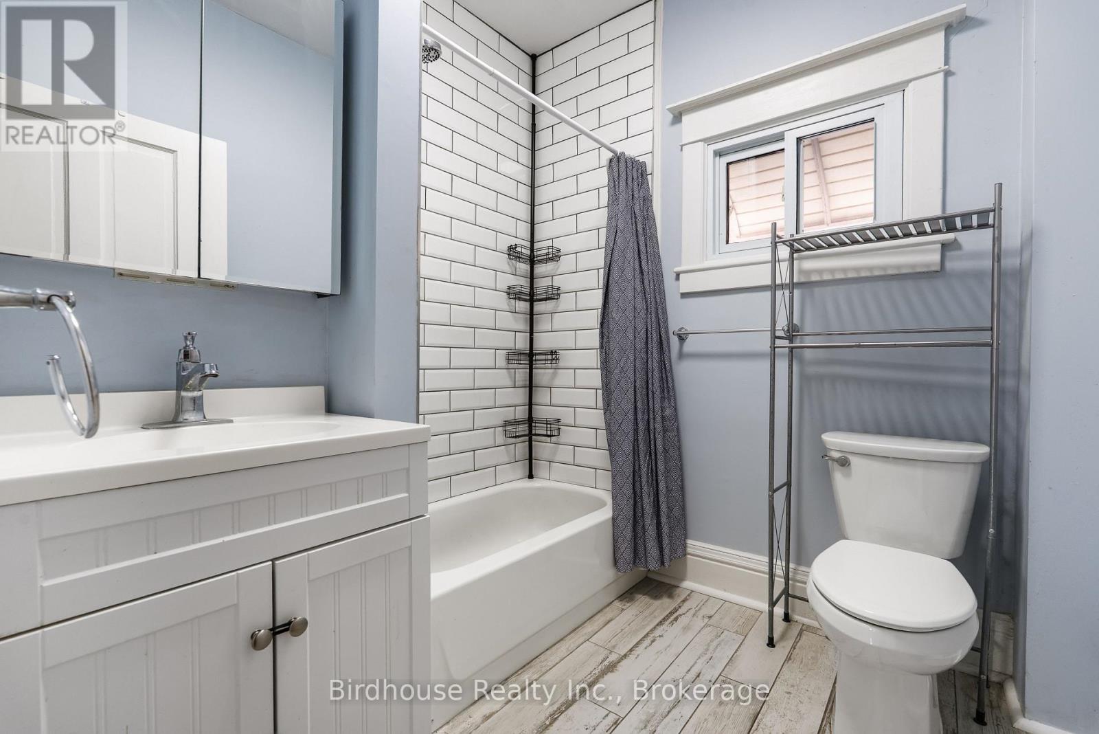 60 Wellington Street Property Photo 17