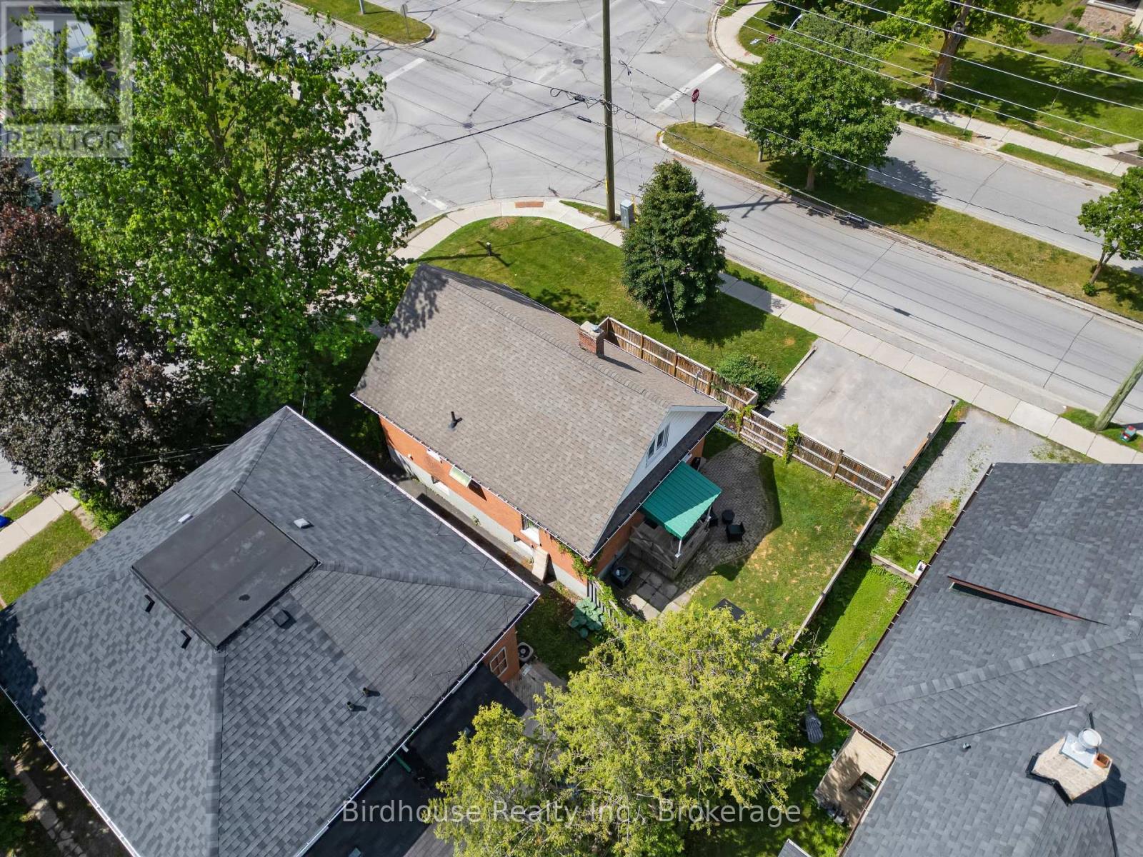 60 Wellington Street Property Photo 36