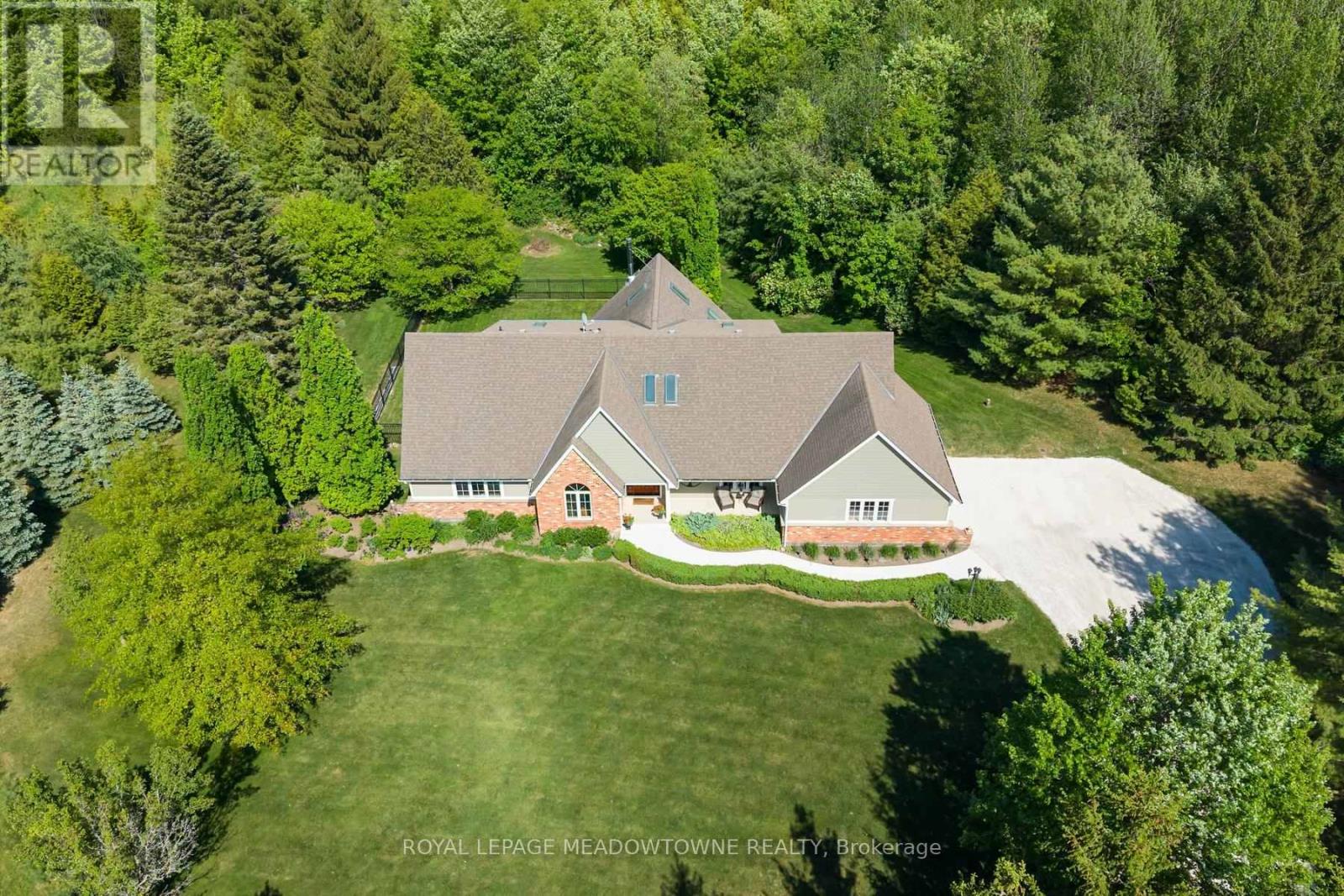 5263 Tenth Line Property Photo