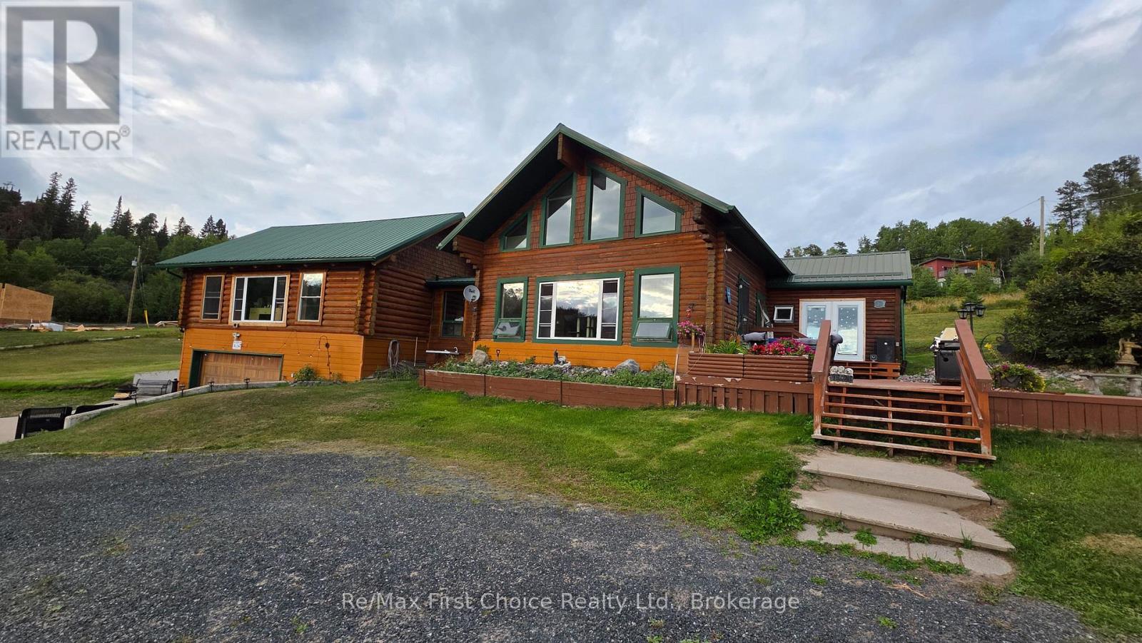812 Essex Road E Property Photo 1