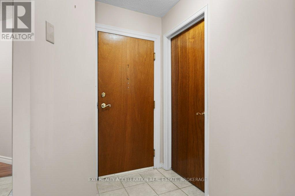 103 - 11 Centre Street S Property Photo 8