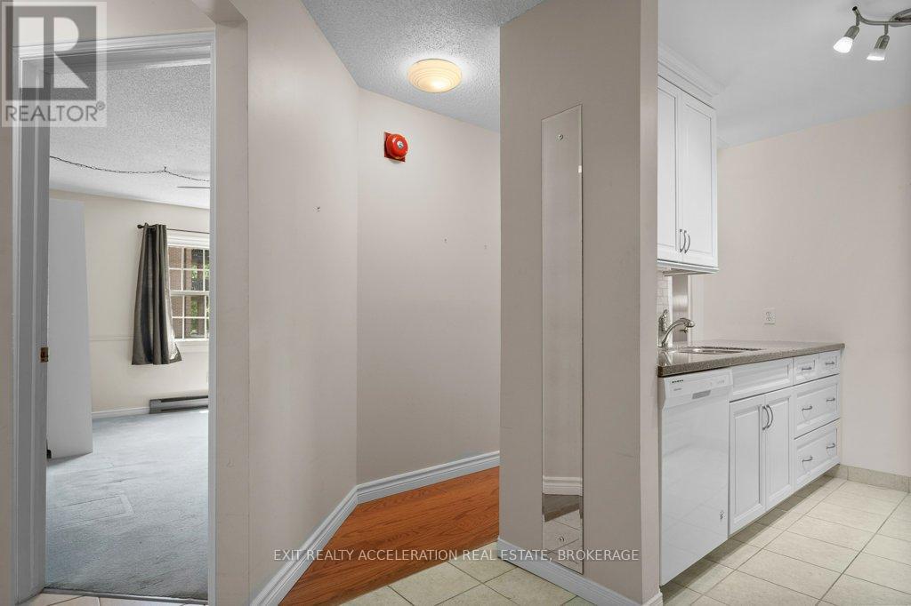 103 - 11 Centre Street S Property Photo 9