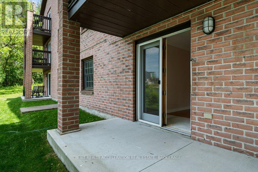 103 - 11 Centre Street S Property Photo 18