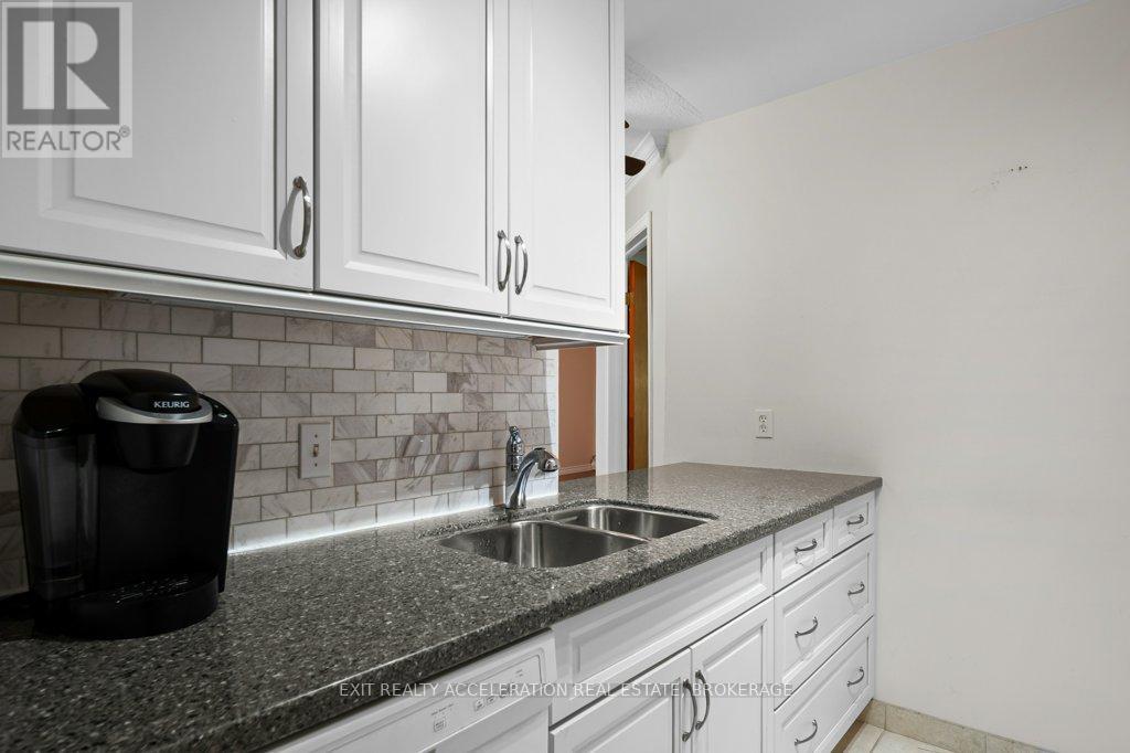 103 - 11 Centre Street S Property Photo 20