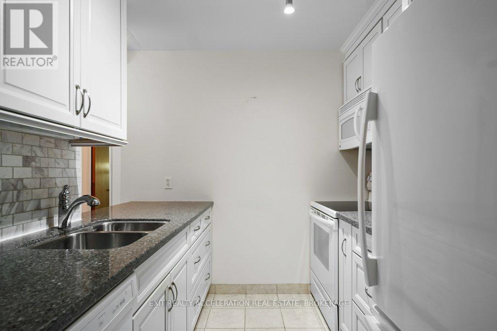 103 - 11 Centre Street S Property Photo 23