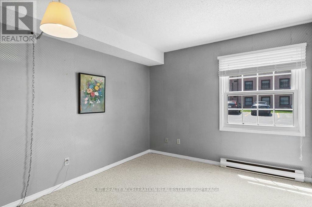 103 - 11 Centre Street S Property Photo 27