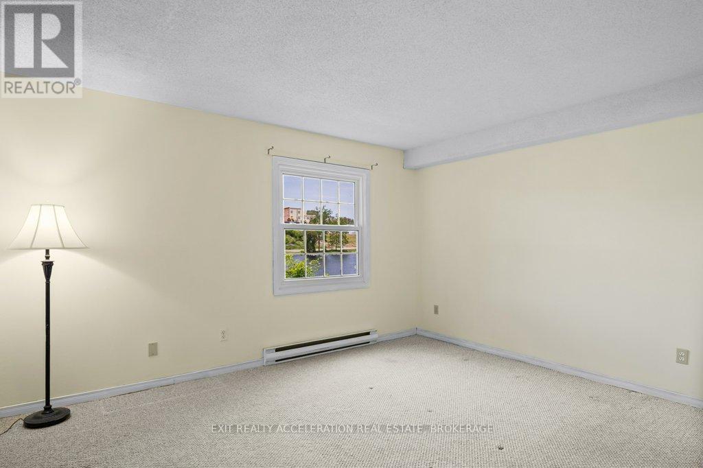 103 - 11 Centre Street S Property Photo 29