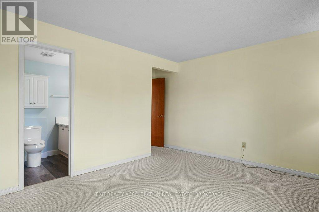 103 - 11 Centre Street S Property Photo 31