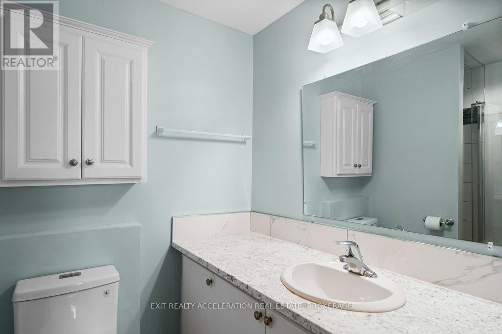 103 - 11 Centre Street S Property Photo 32