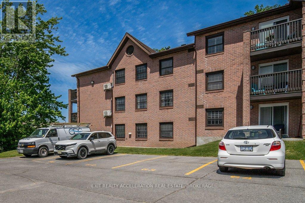 103 - 11 Centre Street S Property Photo 35