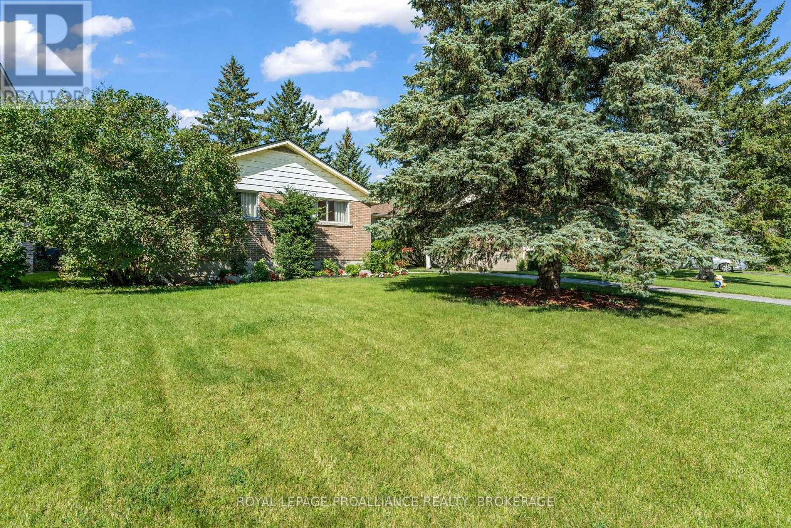 421 Windward Place Property Photo 3
