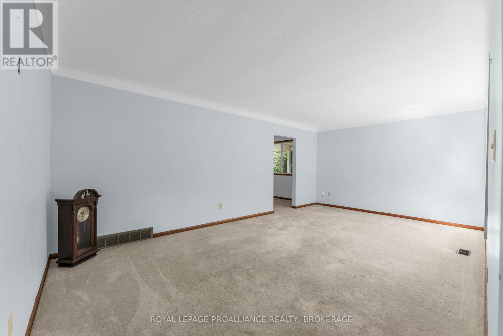 421 Windward Place Property Photo 8