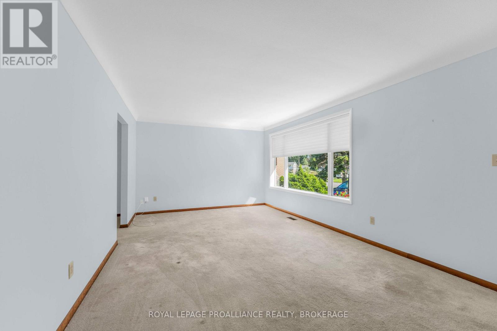 421 Windward Place Property Photo 10