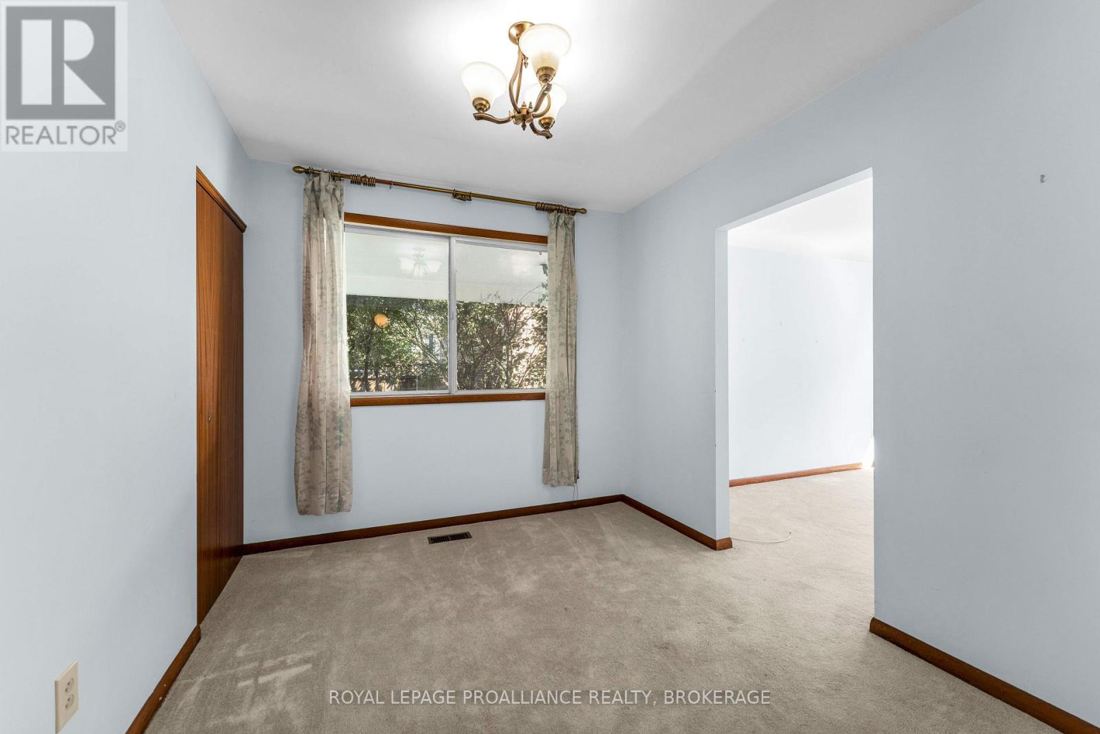 421 Windward Place Property Photo 11