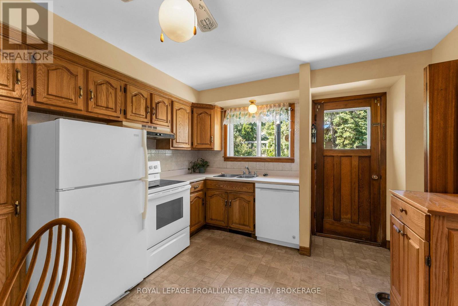 421 Windward Place Property Photo 13