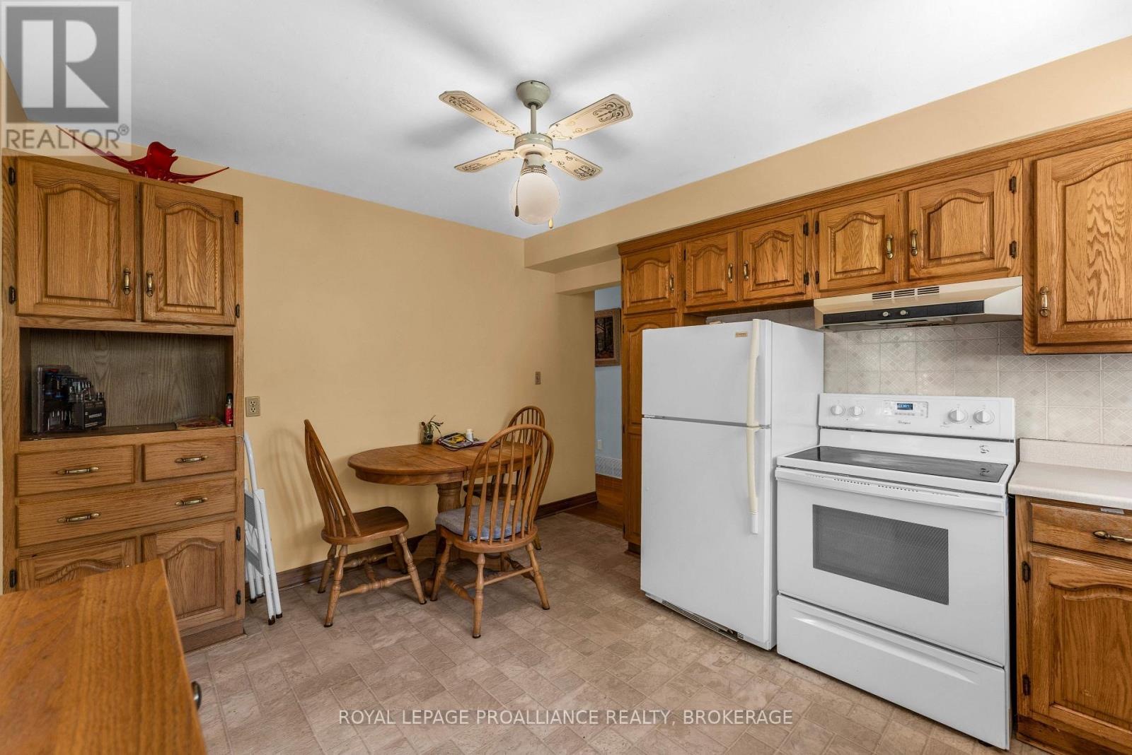 421 Windward Place Property Photo 14