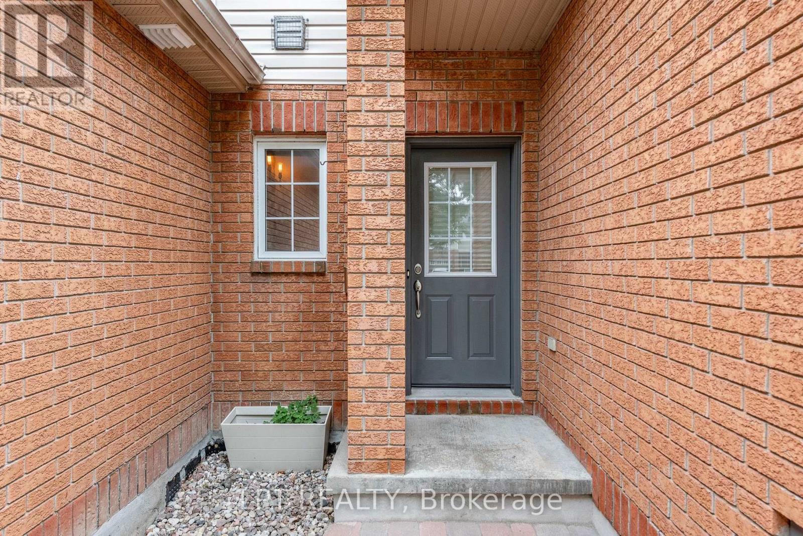 61 Tobermory Crescent Property Photo 3