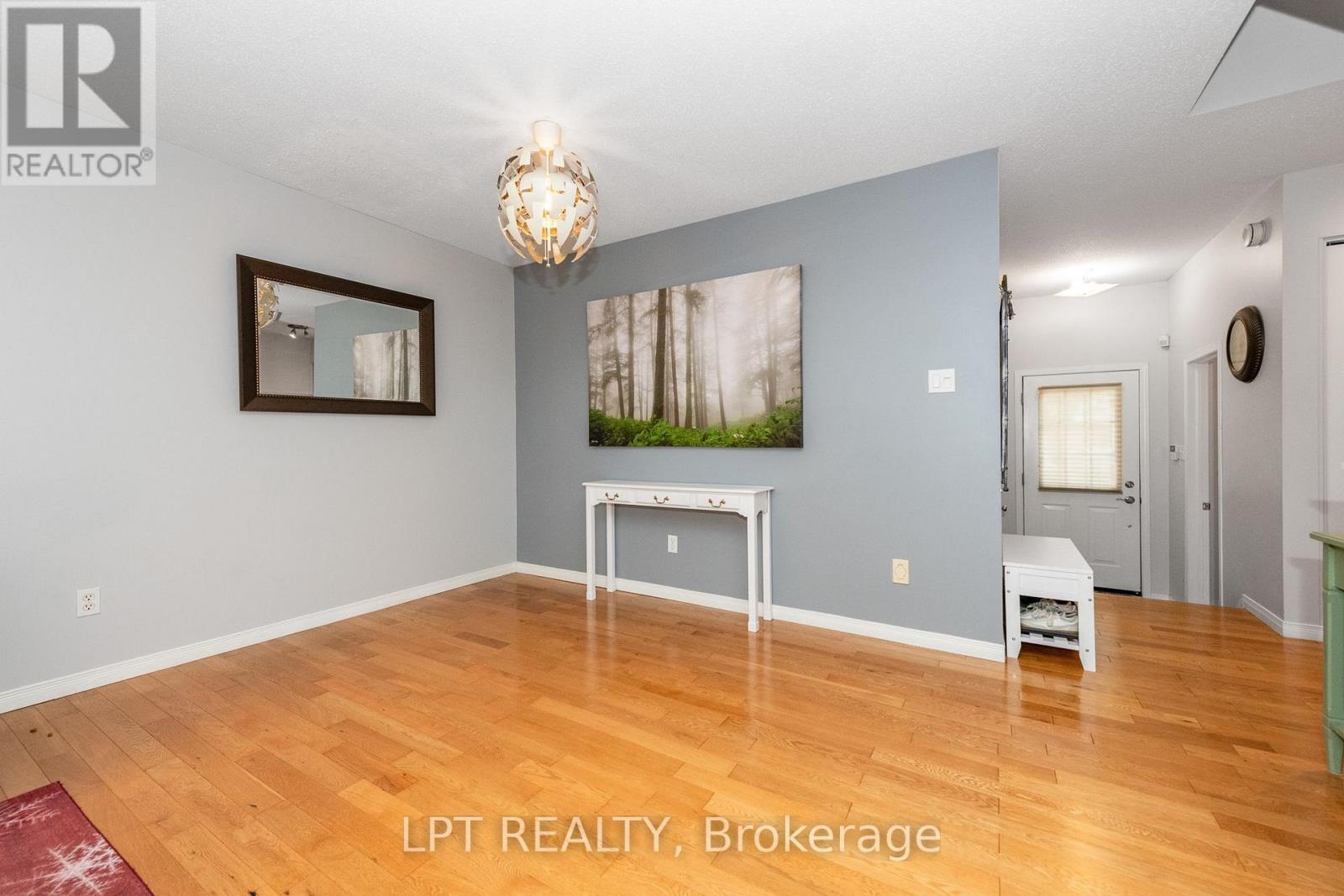 61 Tobermory Crescent Property Photo 8