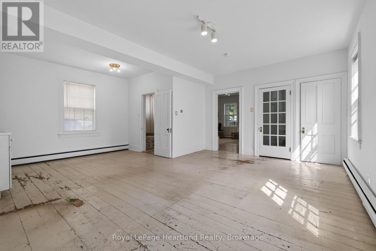 18 Nelson Street E Property Photo 9