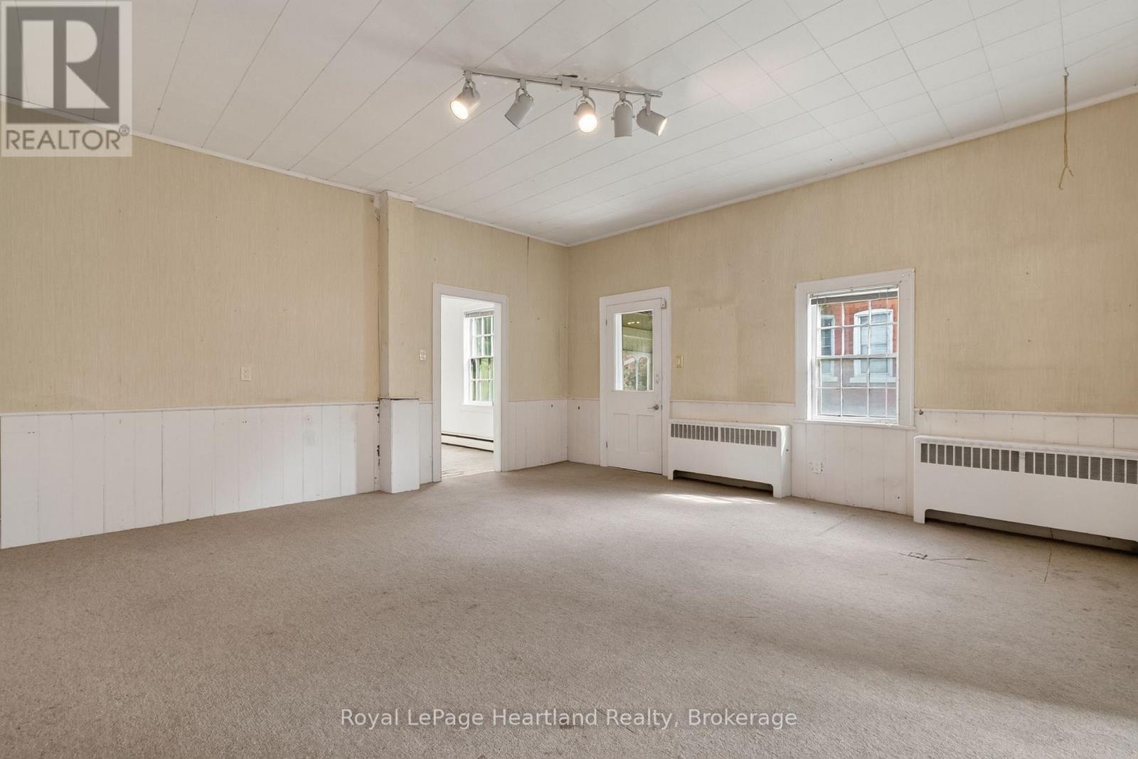 18 Nelson Street E Property Photo 14