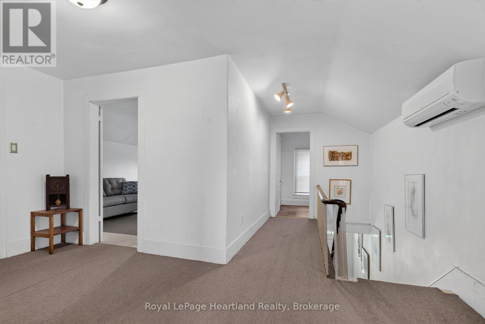 18 Nelson Street E Property Photo 20