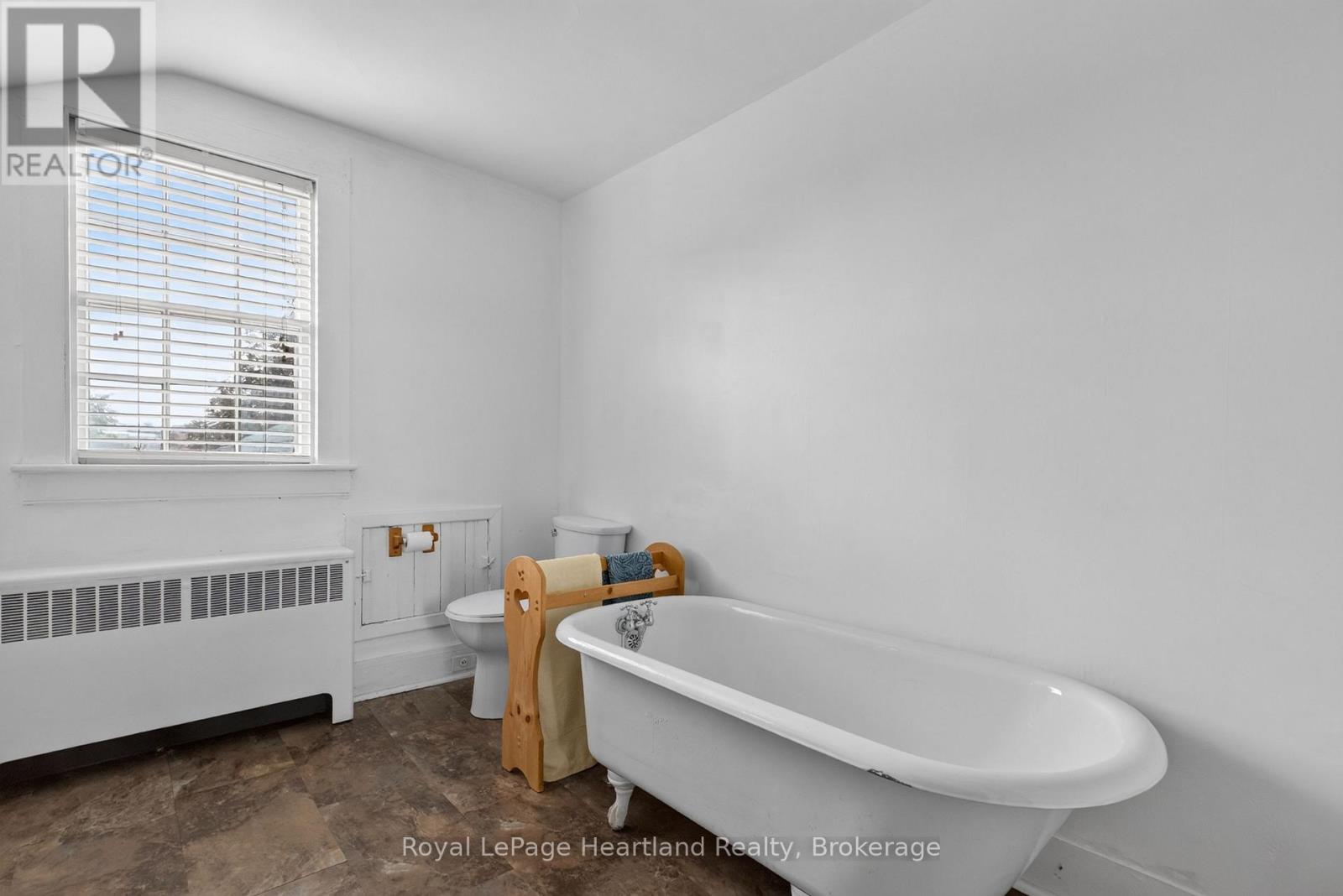 18 Nelson Street E Property Photo 22