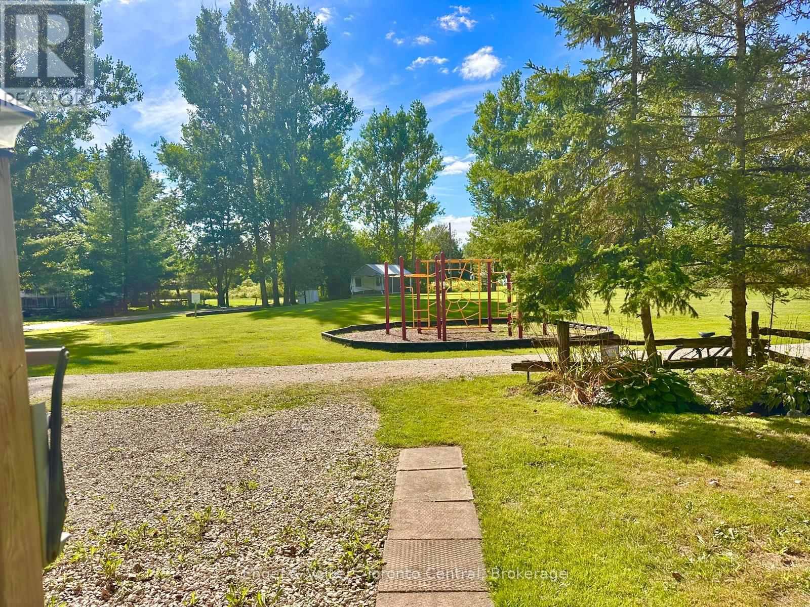 L 30 - 7489 Sideroad 5 E Property Photo 20