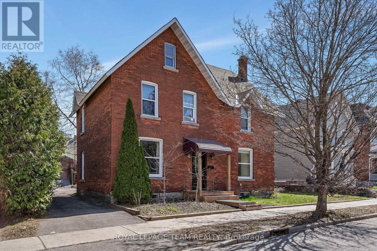 11 Sherbrooke Avenue Property Photo 1