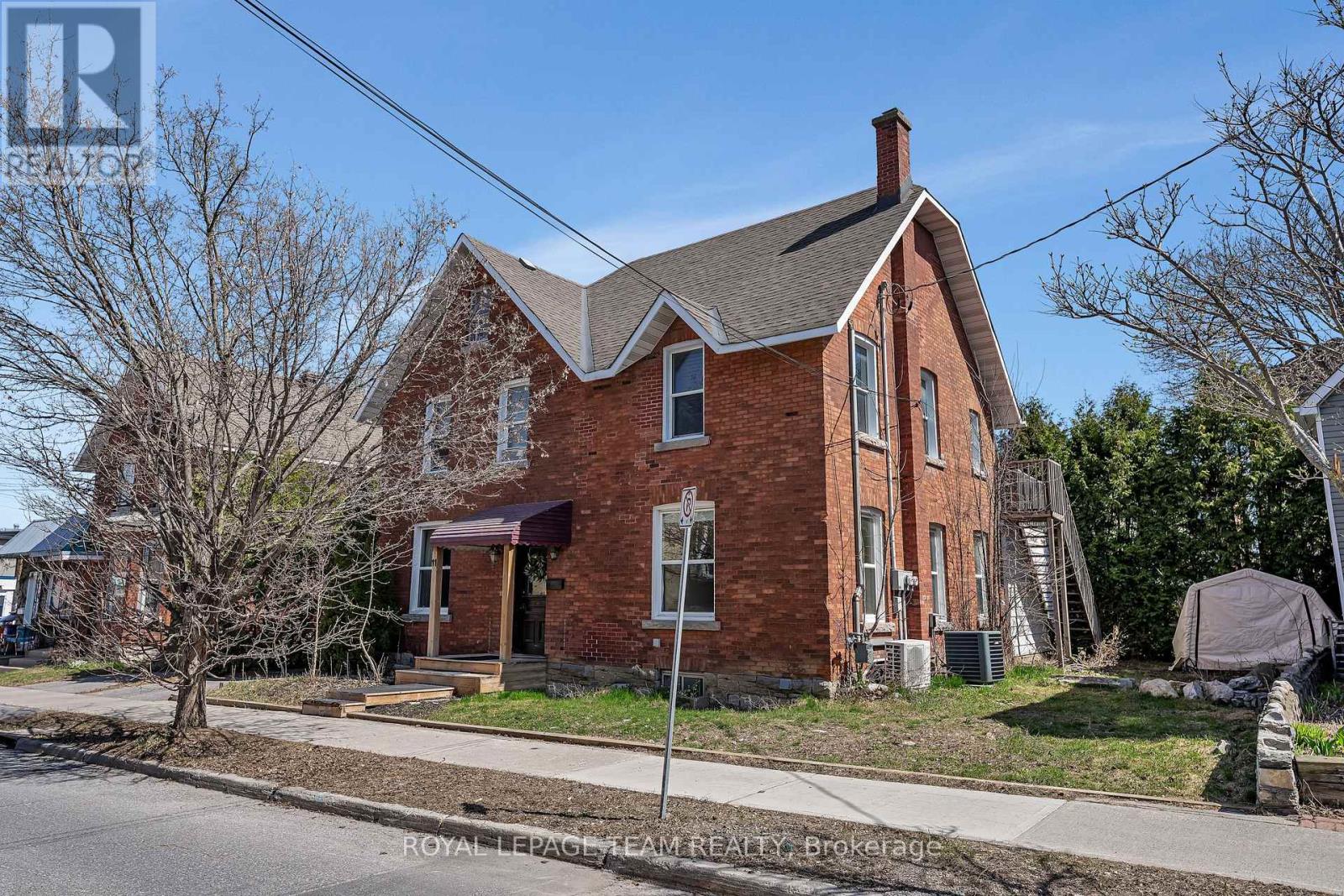 11 Sherbrooke Avenue Property Photo 2